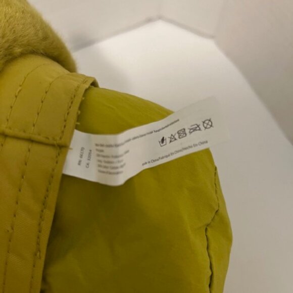 Oversize fuzzy bucket hat. - Picture 3 of 3